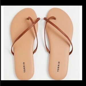 NEW NWOT COGNAC FAUX LEATHER CRISSCROSS TOE RING FLIP FLOP